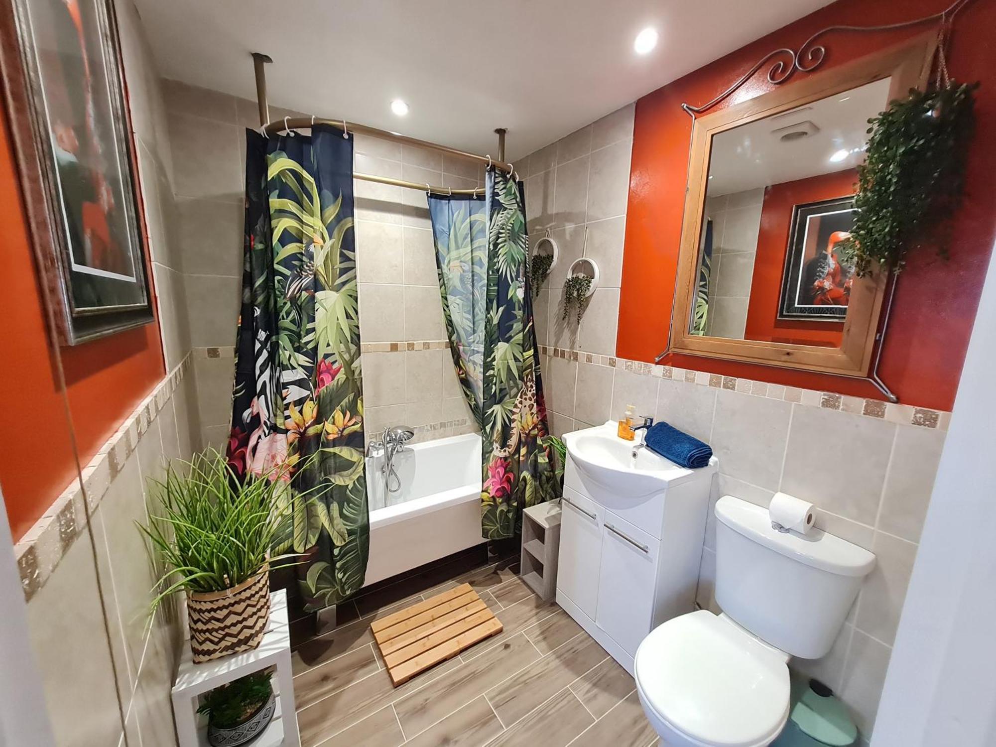 Lemur Lodge - Boutique Apartments - Short Stroll To The Beach Борнмут Екстер'єр фото