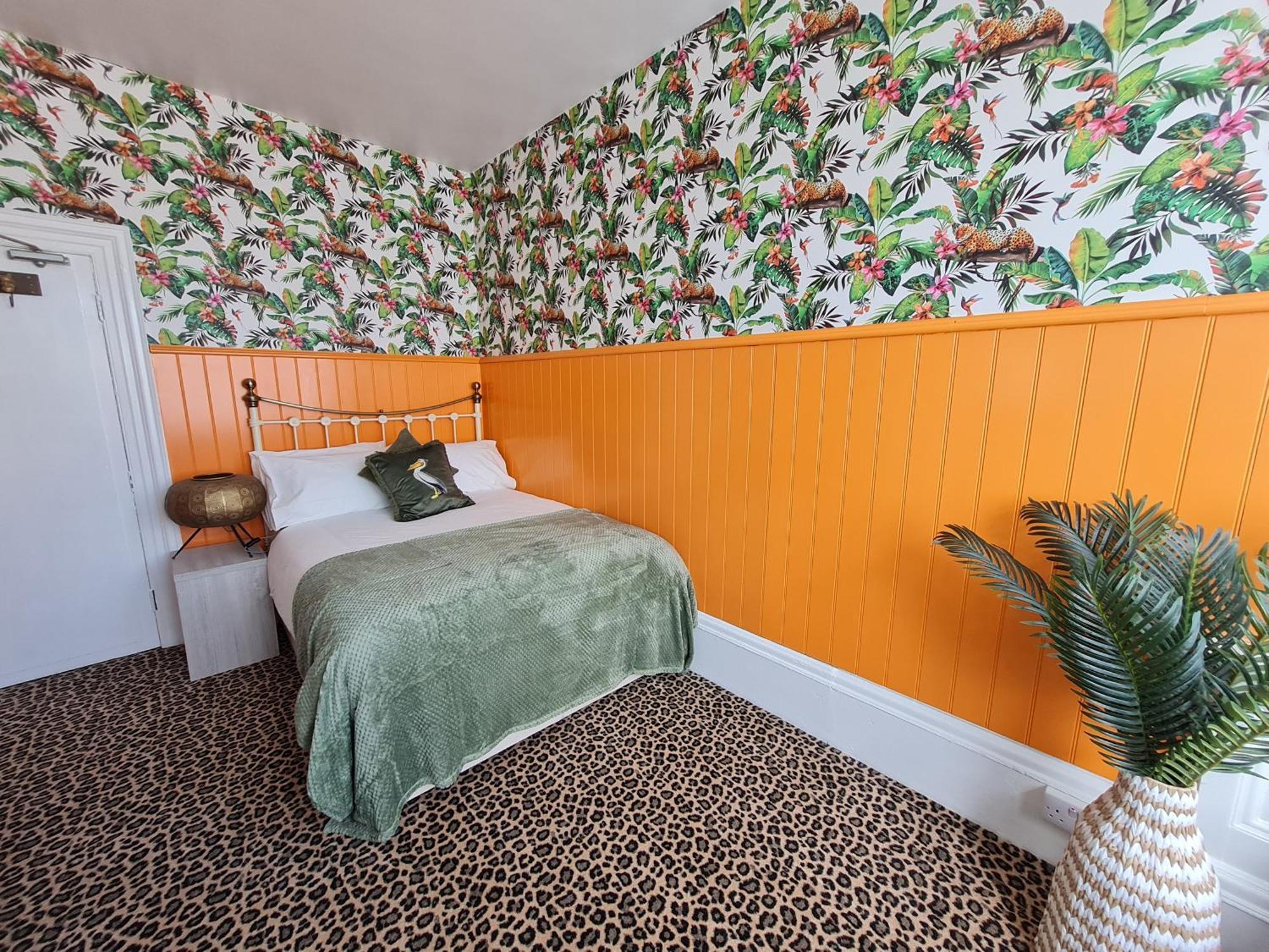 Lemur Lodge - Boutique Apartments - Short Stroll To The Beach Борнмут Екстер'єр фото