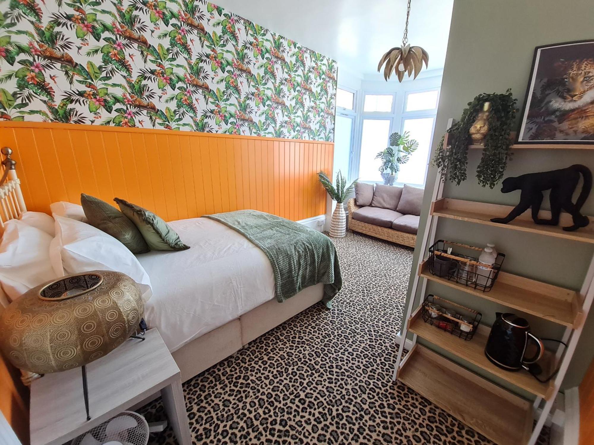 Lemur Lodge - Boutique Apartments - Short Stroll To The Beach Борнмут Екстер'єр фото