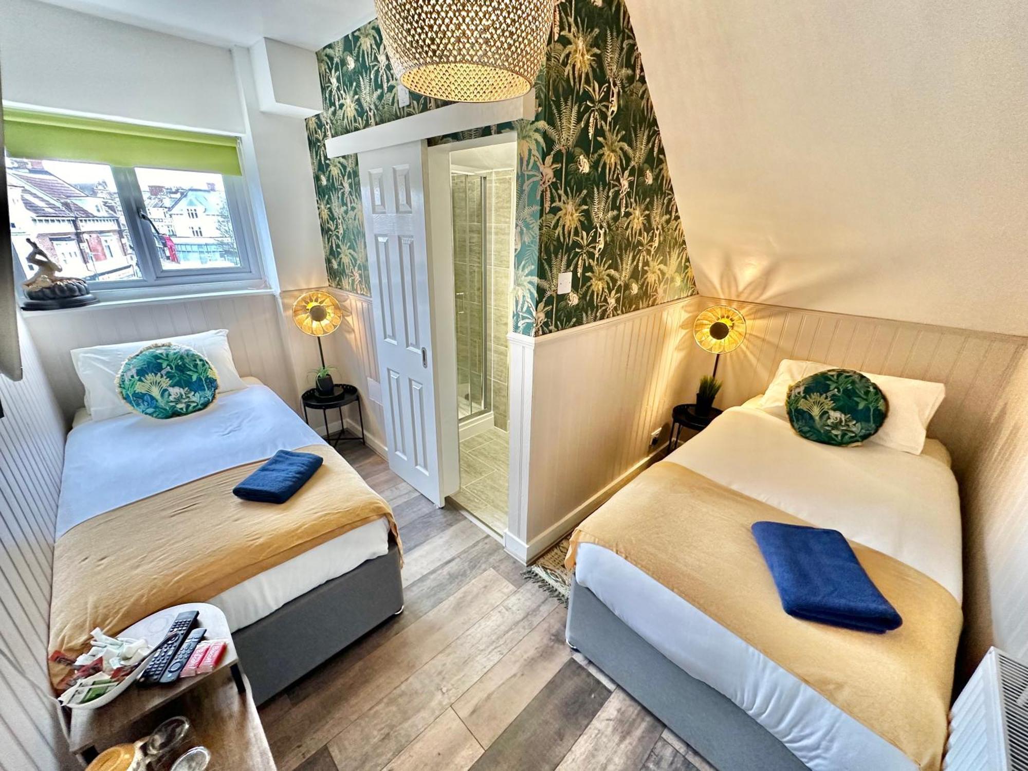 Lemur Lodge - Boutique Apartments - Short Stroll To The Beach Борнмут Екстер'єр фото