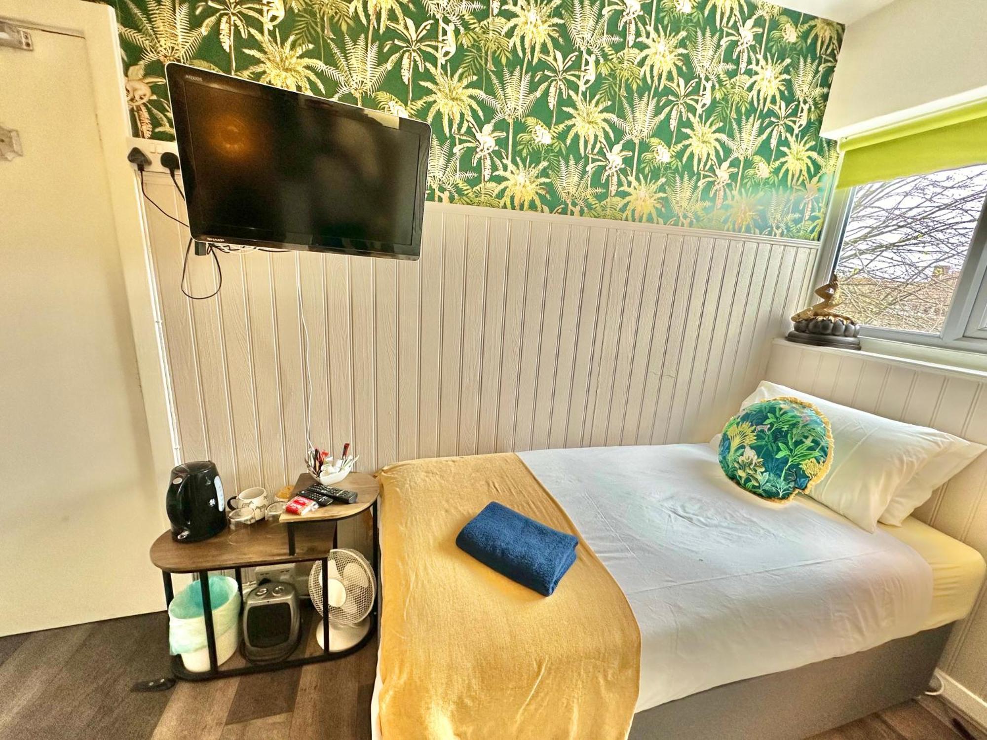 Lemur Lodge - Boutique Apartments - Short Stroll To The Beach Борнмут Екстер'єр фото