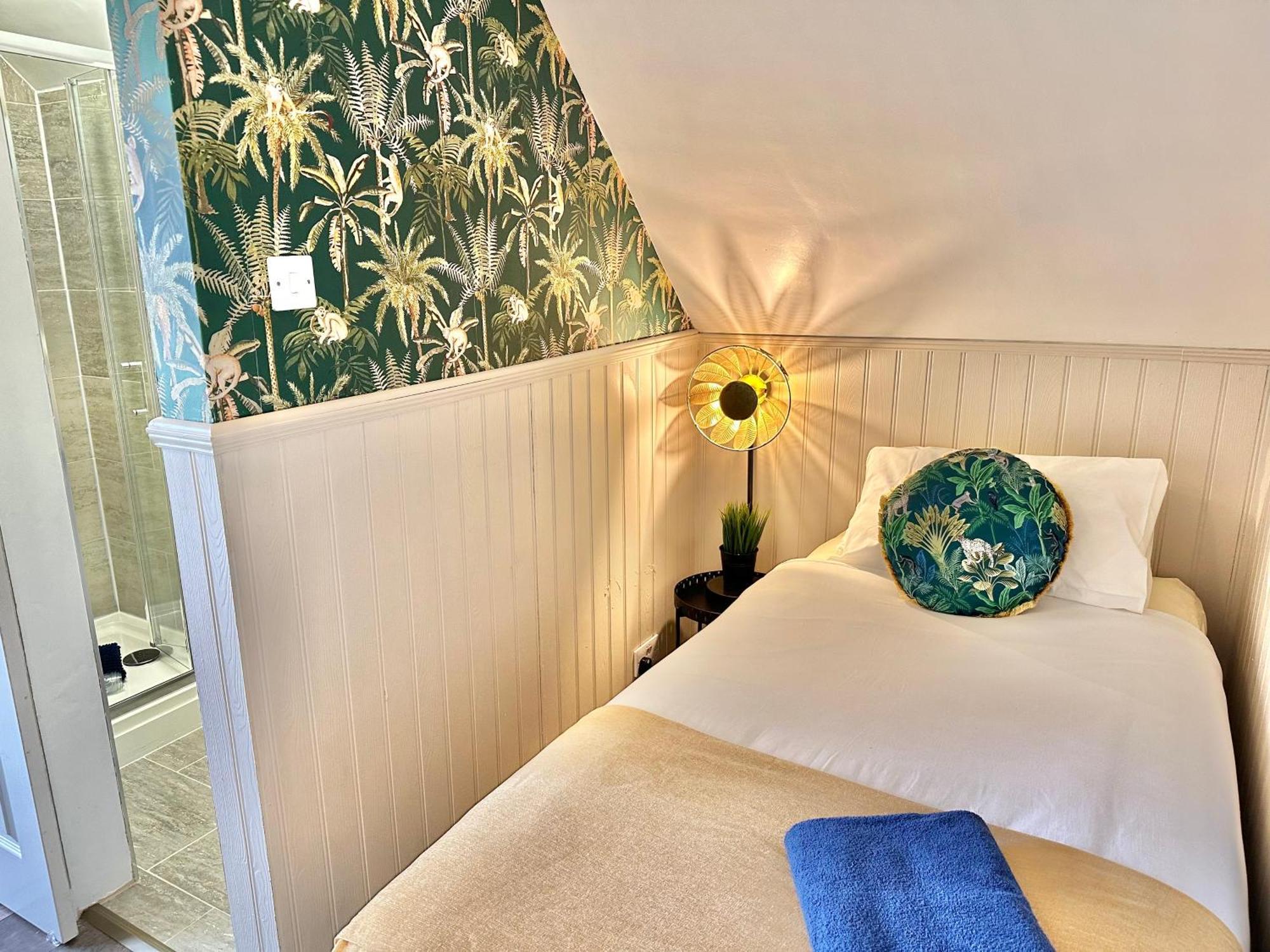 Lemur Lodge - Boutique Apartments - Short Stroll To The Beach Борнмут Екстер'єр фото