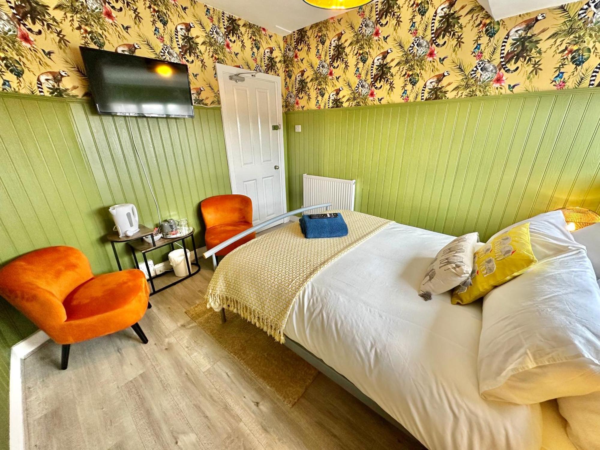 Lemur Lodge - Boutique Apartments - Short Stroll To The Beach Борнмут Екстер'єр фото