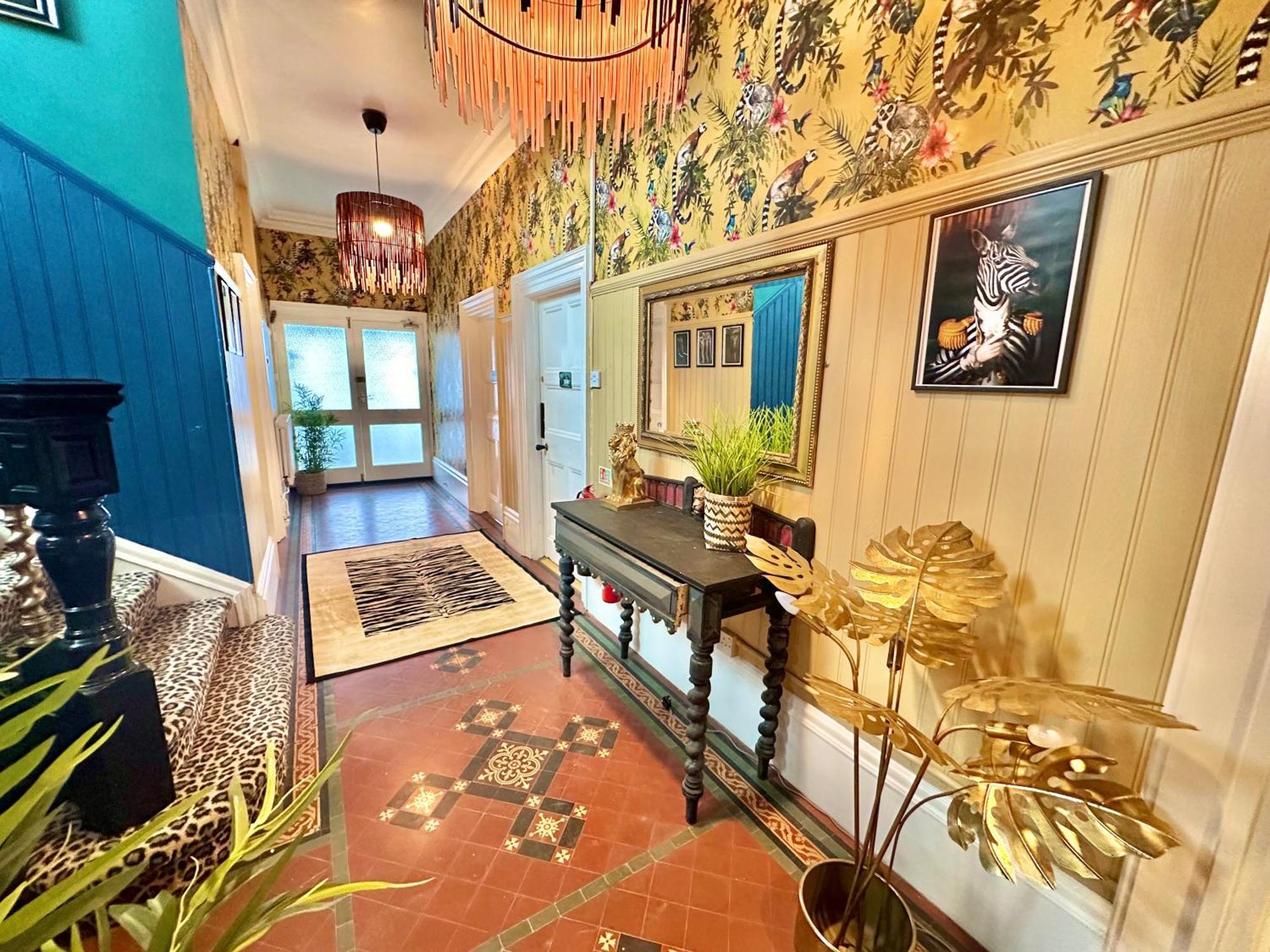 Lemur Lodge - Boutique Apartments - Short Stroll To The Beach Борнмут Екстер'єр фото