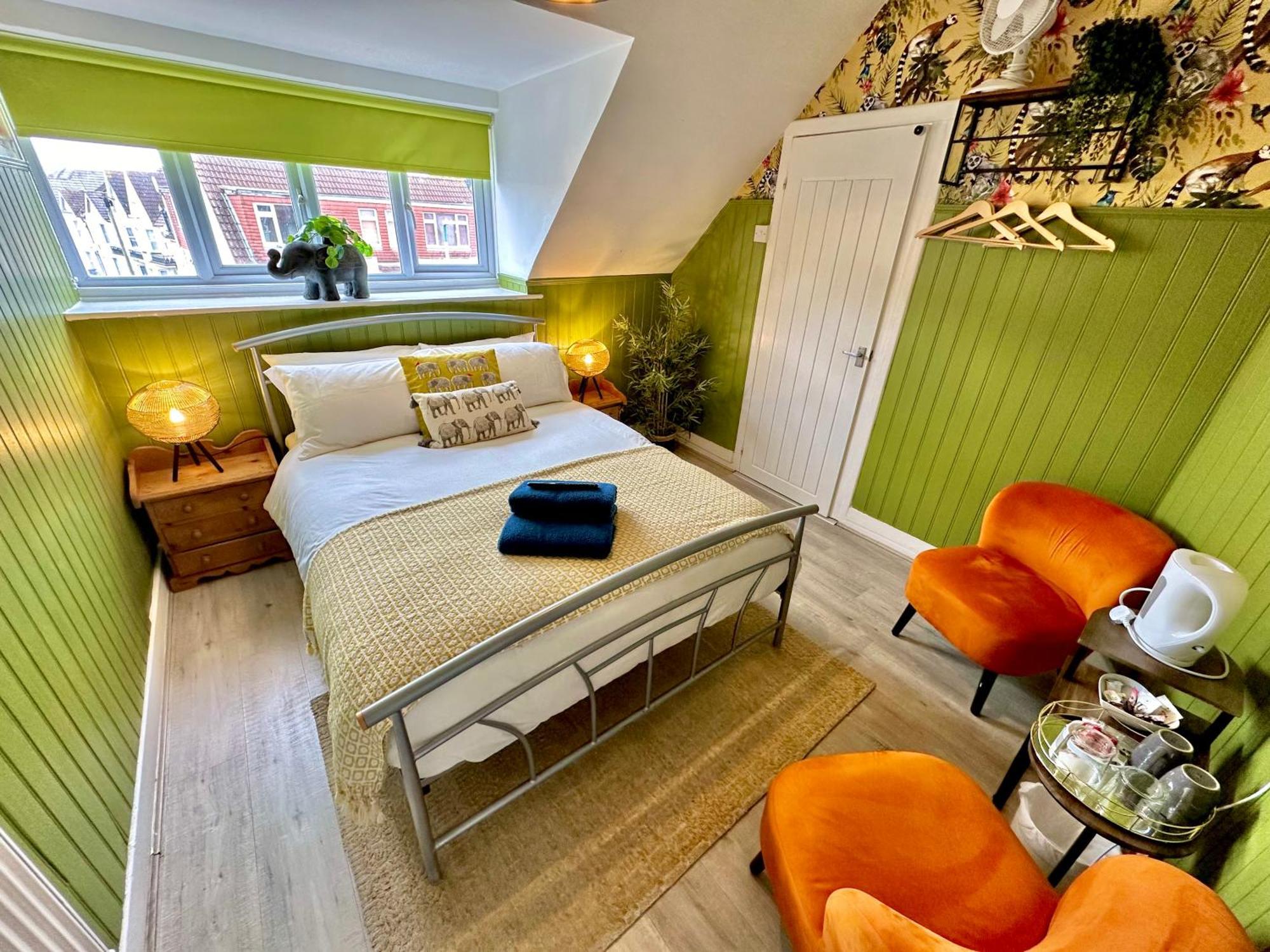 Lemur Lodge - Boutique Apartments - Short Stroll To The Beach Борнмут Екстер'єр фото