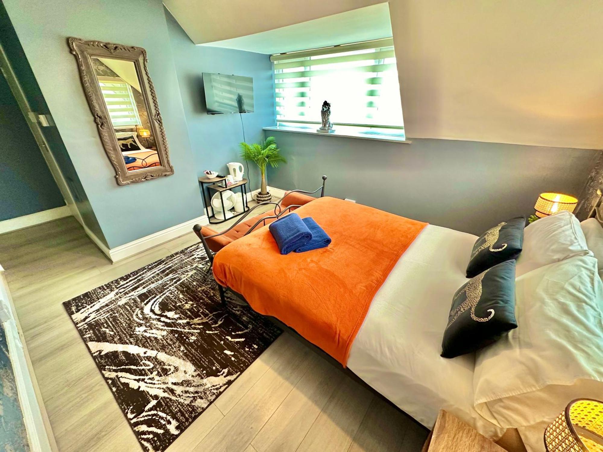 Lemur Lodge - Boutique Apartments - Short Stroll To The Beach Борнмут Екстер'єр фото