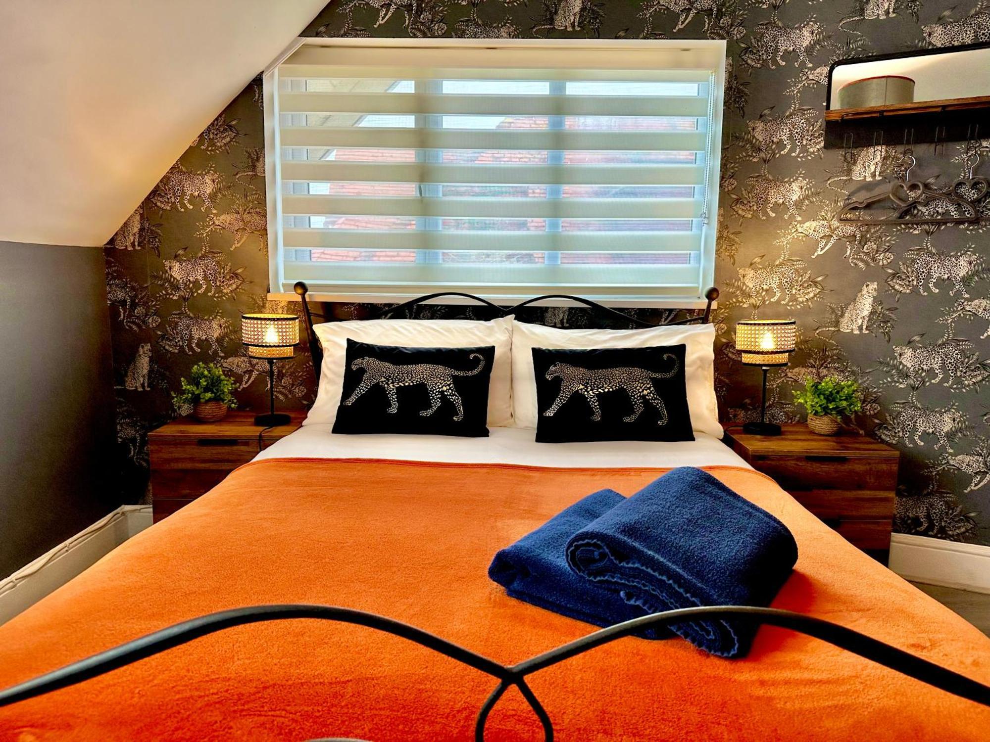 Lemur Lodge - Boutique Apartments - Short Stroll To The Beach Борнмут Екстер'єр фото